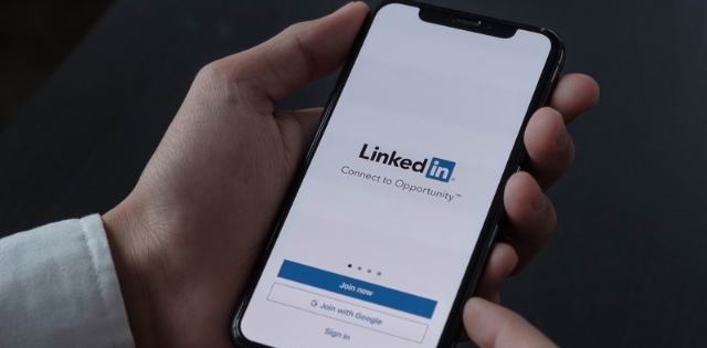 Campanii PPC în LinkedIn reclame și publicitate angajari si locuri de munca